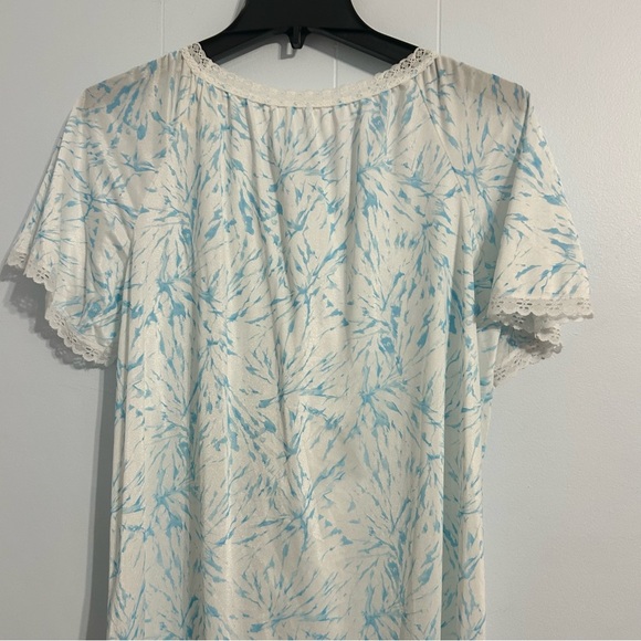 Vintage Gotham New York‎ medium, White and Blue Floral Nightgown - Picture 9 of 11
